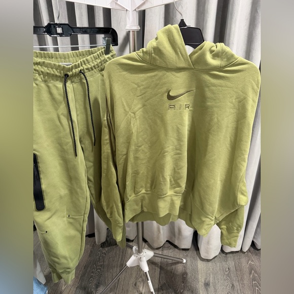 Nike Sage Green Women's set - Picture 2 of 3